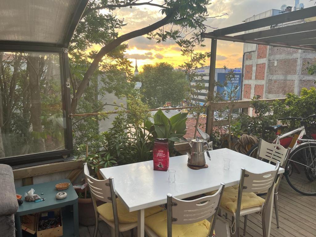 Central Apartment Kadikoy Terrace Bbq Close 2 Block Ferry Bull Metro Nighlife 伊斯坦布尔 外观 照片