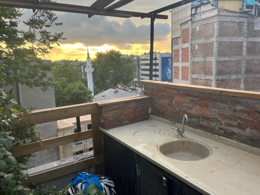 Central Apartment Kadikoy Terrace Bbq Close 2 Block Ferry Bull Metro Nighlife 伊斯坦布尔 外观 照片