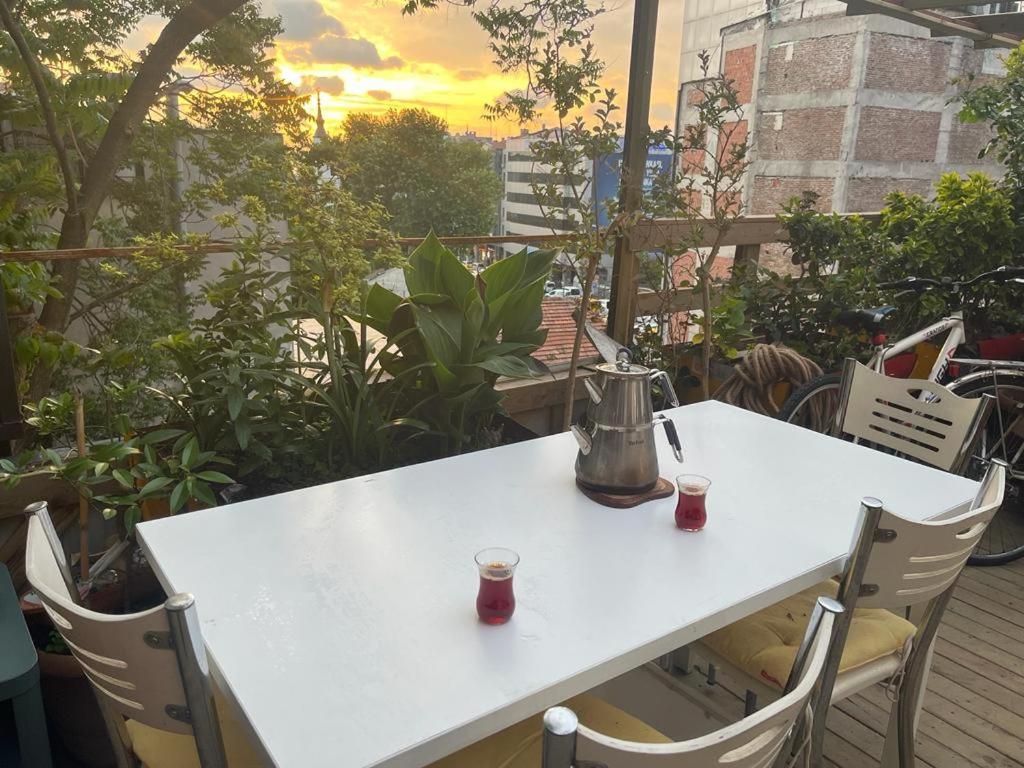 Central Apartment Kadikoy Terrace Bbq Close 2 Block Ferry Bull Metro Nighlife 伊斯坦布尔 外观 照片